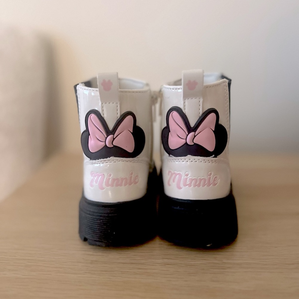 Minnie Kids Boots - White and Pink size 8 toddler